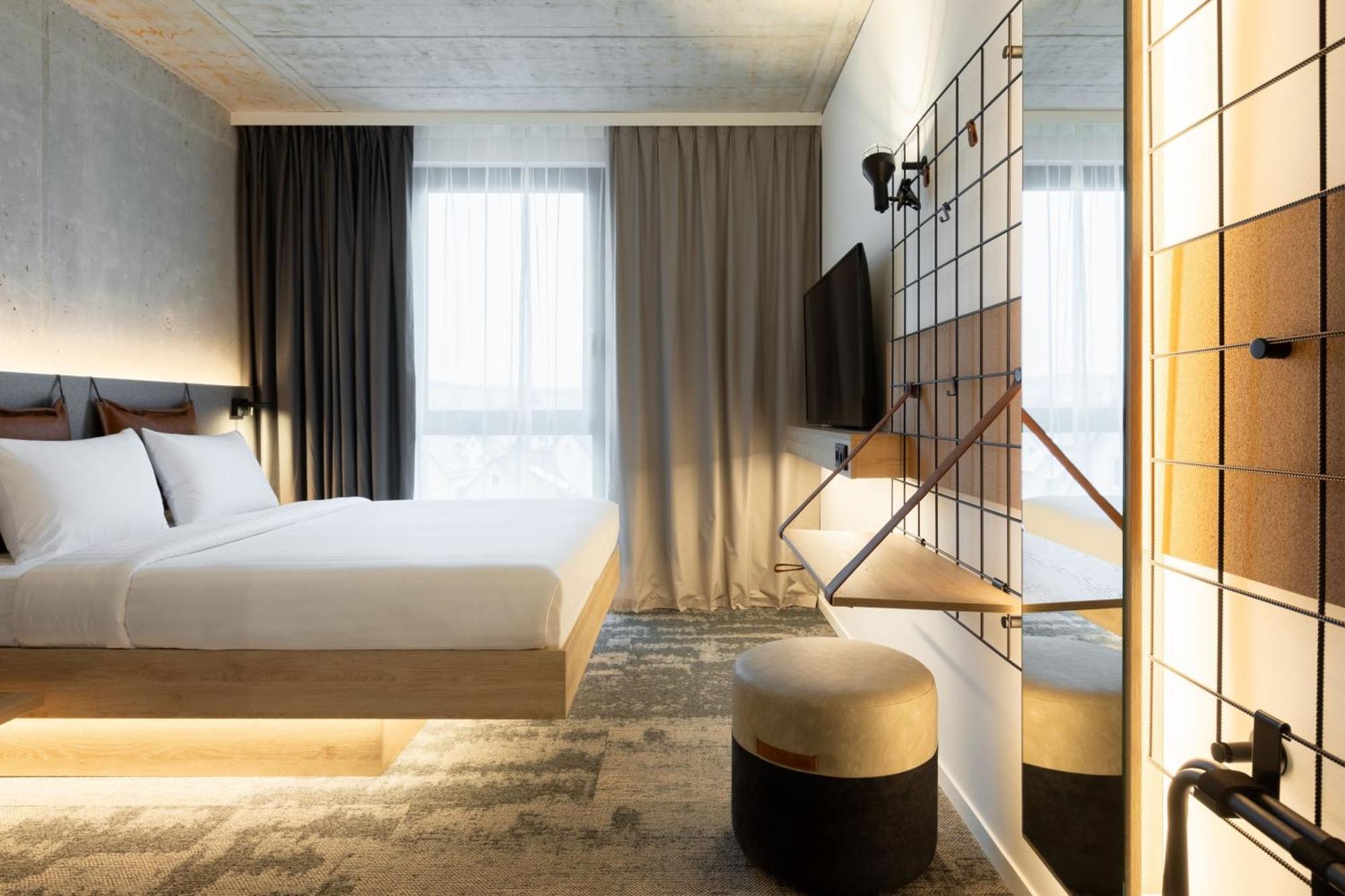 Moxy Outletcity Metzingen Metzingen  Exterior foto